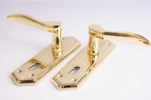 SONNATO TORINO LEVER ON LOCK PLATE HANDLE