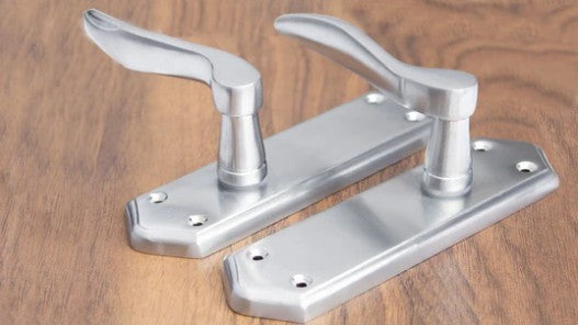 SONNATO TORINO LEVER ON LOCK PLATE HANDLE