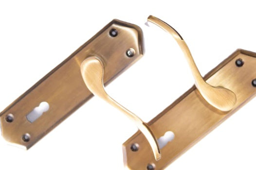 SONNATO TORINO LEVER ON LOCK PLATE HANDLE